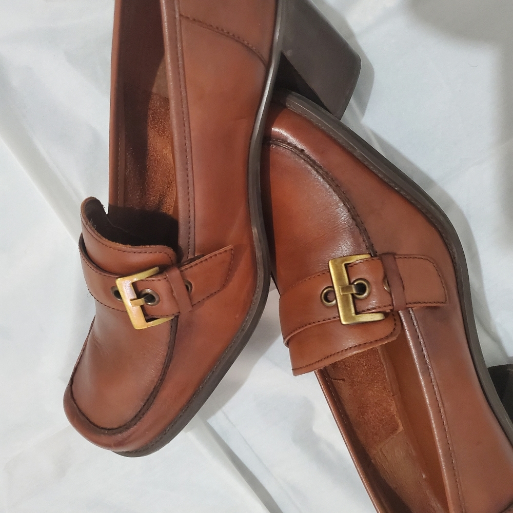 Shoes - Picture 5 of 6